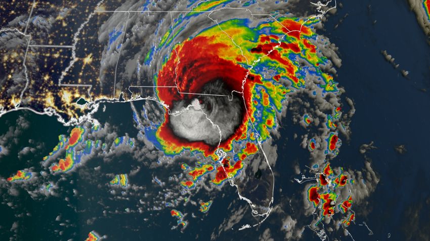 Idalia toca tierra en Florida con vientos de 125 millas por hora