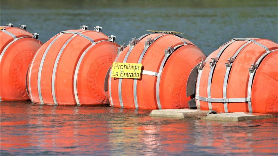 Hallan un cuerpo sin vida atascado en la barrera de boyas ‘antimigrantes’  en el río Bravo