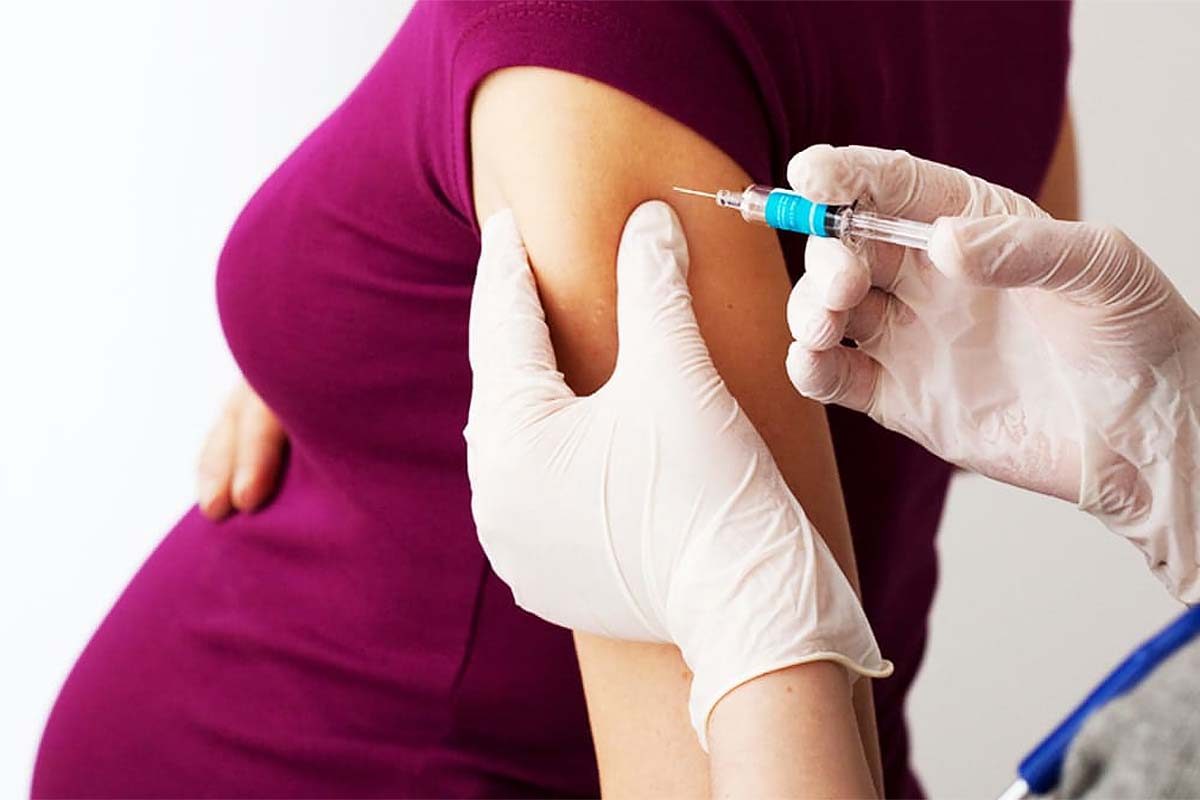 La FDA aprueba la primera vacuna prevenir el RSV en bebés desde el embarazo