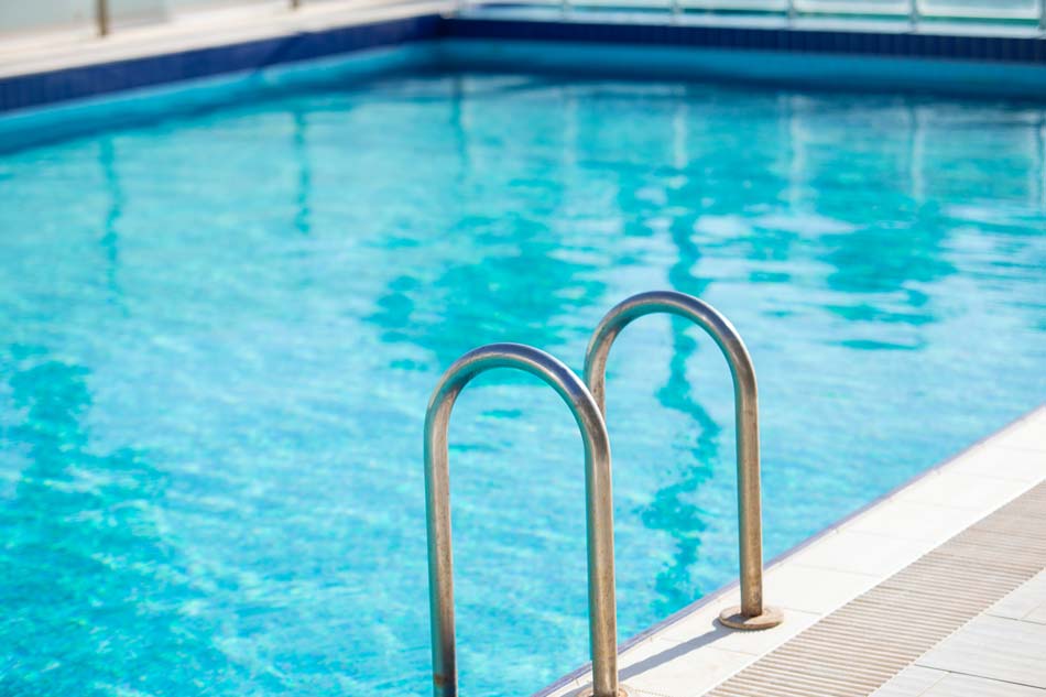 Hallan una mujer ahogada en una piscina en Woodlake Park Apartments