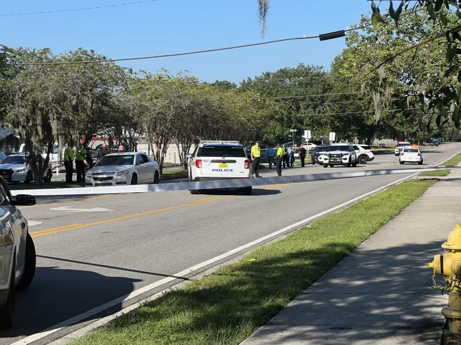 Niño de 4 años en estado crítico después de ser atropellado por un automóvil en Jacksonville Niño de 4 años en estado crítico después de ser atropellado por un automóvil en Jacksonville