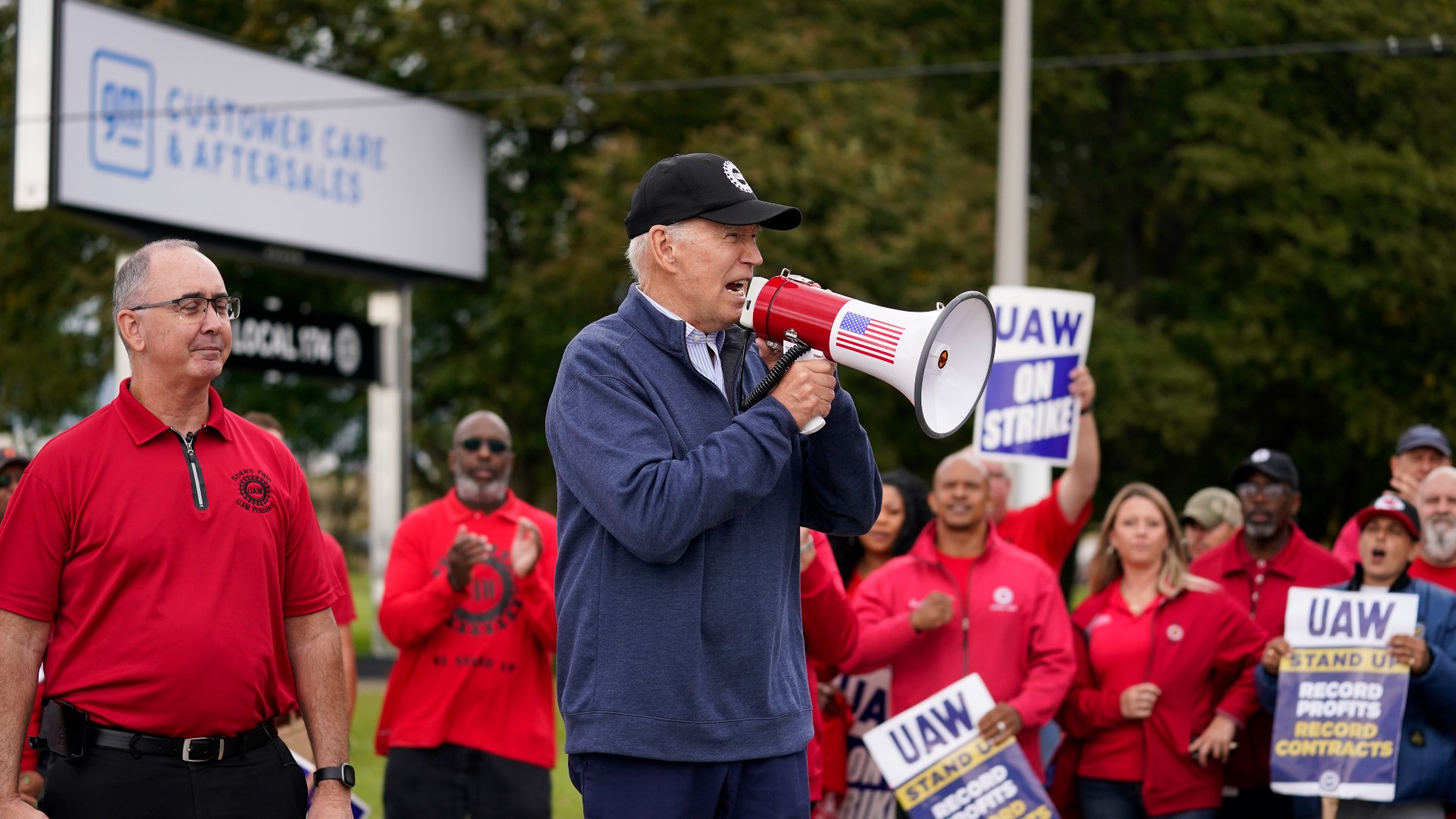 El presidente Biden viaja a Michigan para unirse a trabajadores del sindicato automotriz UAW en huelga