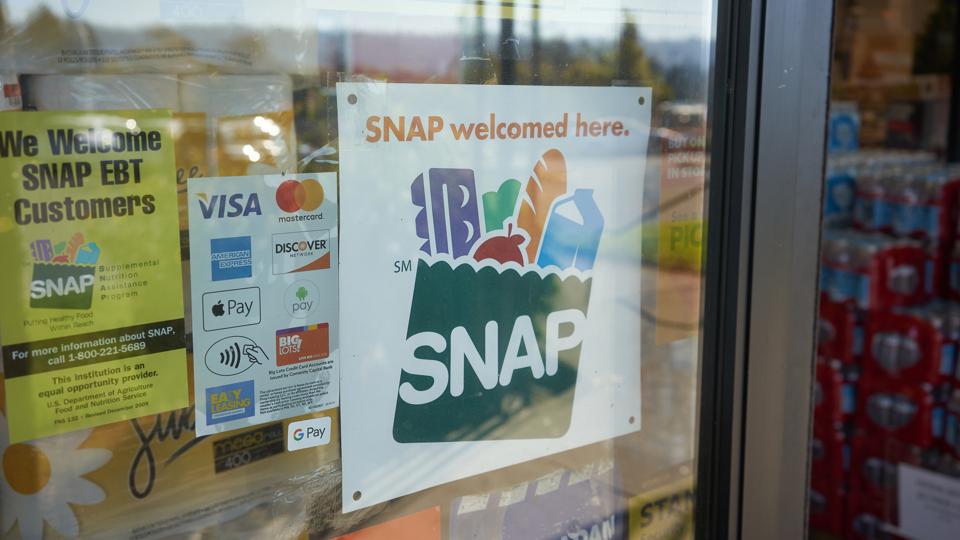 Entran en vigor nuevos requisitos laborales para obtener los cupones de alimentos SNAP Entran en vigor nuevos requisitos laborales para obtener los cupones de alimentos SNAP