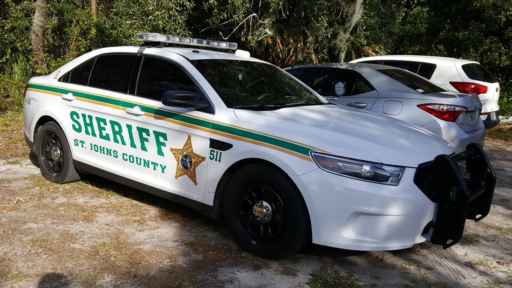 Identifican las víctimas encontradas muertas dentro de un automóvil en el condado de St. Johns