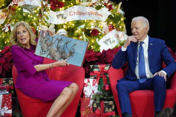 Los Biden realizan la tradicional visita Navideña al hospital infantil Los Biden realizan la tradicional visita Navideña al hospital infantil