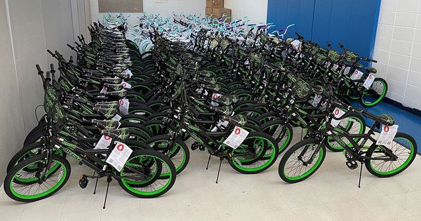 Fundación Bikes for Kids construye 300 bicicletas para donar a estudiantes de escuelas públicas del condado de Duval Fundación Bikes for Kids construye 300 bicicletas para donar a estudiantes de escuelas públicas del condado de Duval