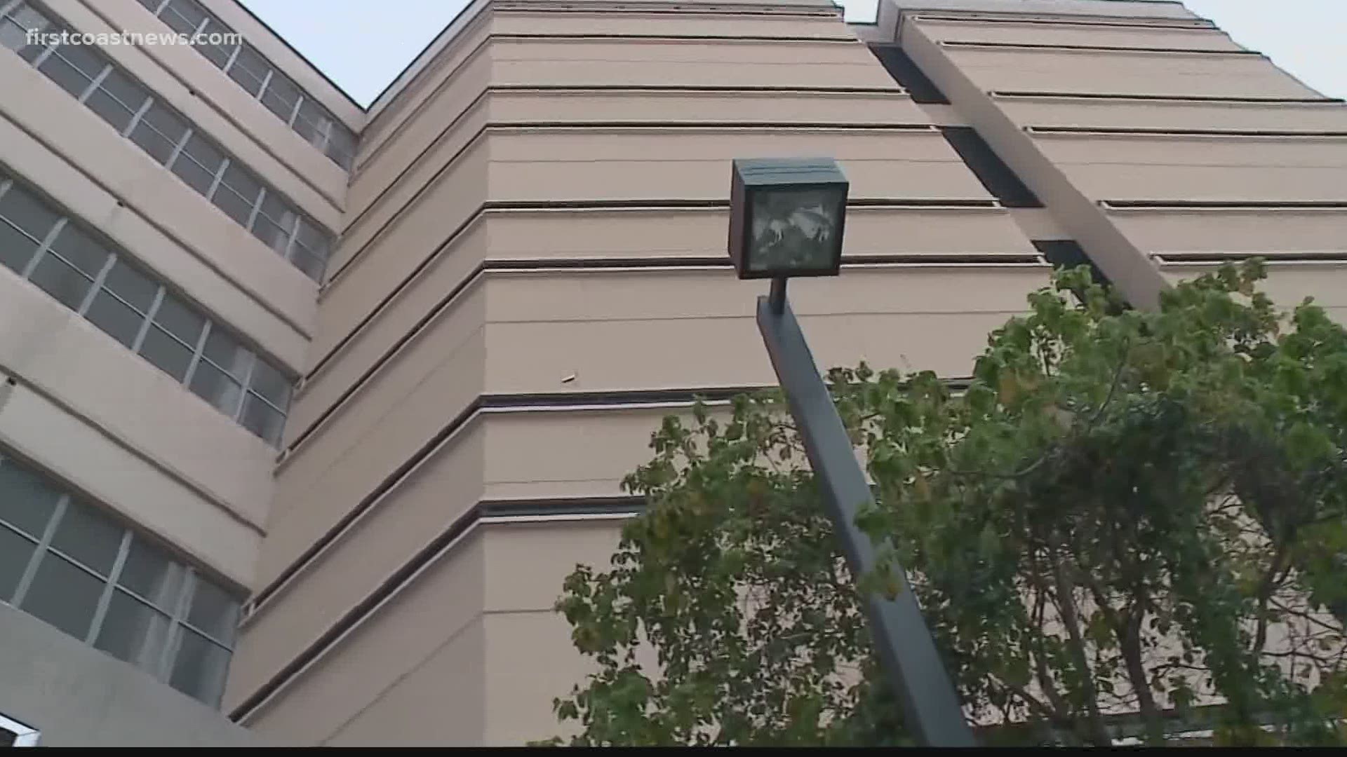 JSO investiga la muerte de un hombre de 64 años bajo custodia en la cárcel del condado de Duval JSO investiga la muerte de un hombre de 64 años bajo custodia en la cárcel del condado de Duval