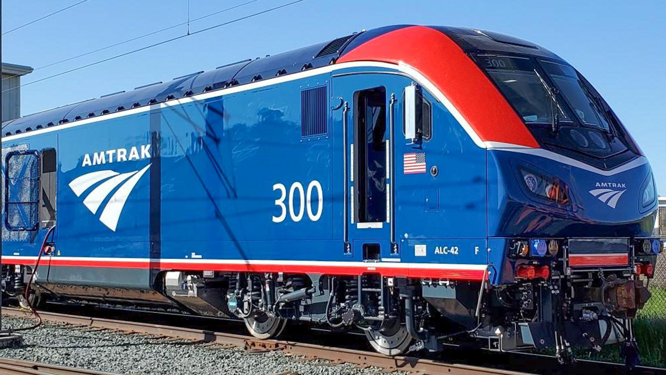 Un tren de Amtrak que se dirigía a Jacksonville choca contra un automóvil