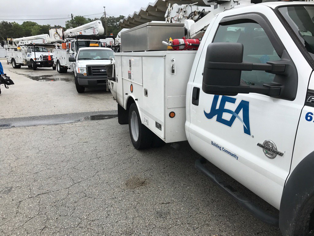 Los equipos de JEA se preparan para el clima severo Los equipos de JEA se preparan para el clima severo