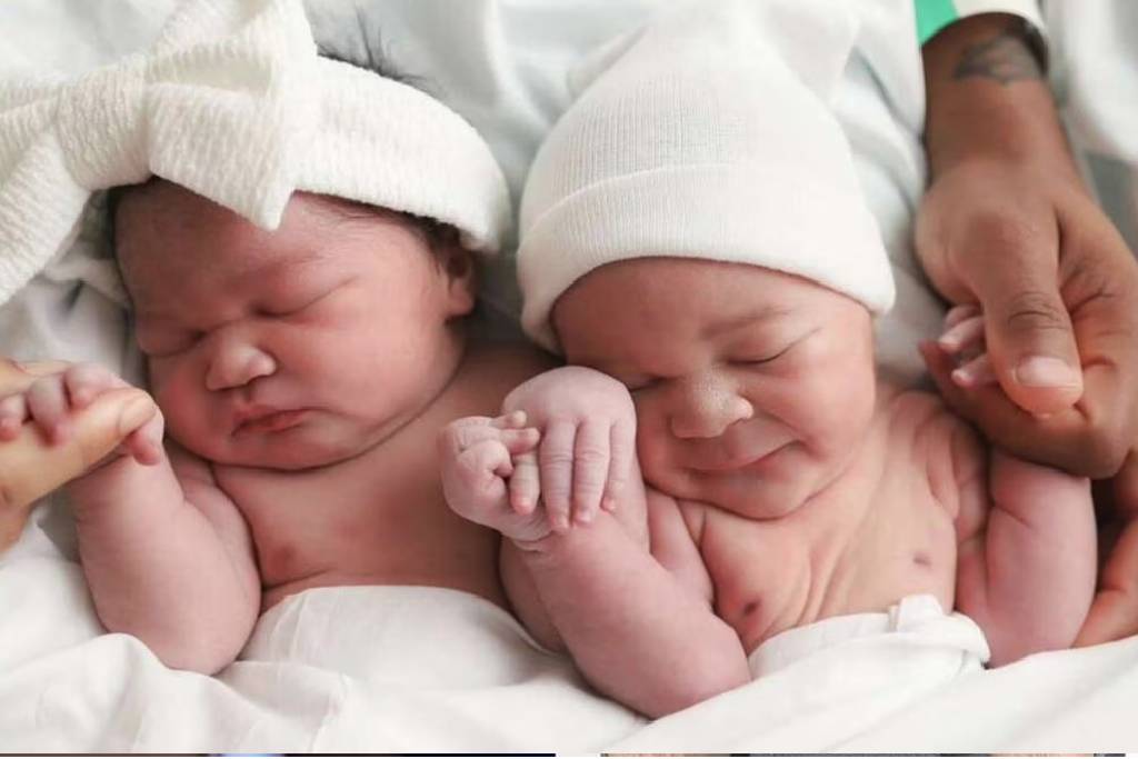 SORPRESAS DEL NUEVO AÑO!! Unos gemelos nacen en años diferentes con 40 minutos de diferencia