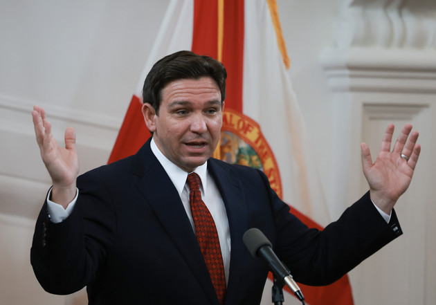El gobernador Ron DeSantis anuncia medidas para aumentar las penas para los ladrones y piratas de porches