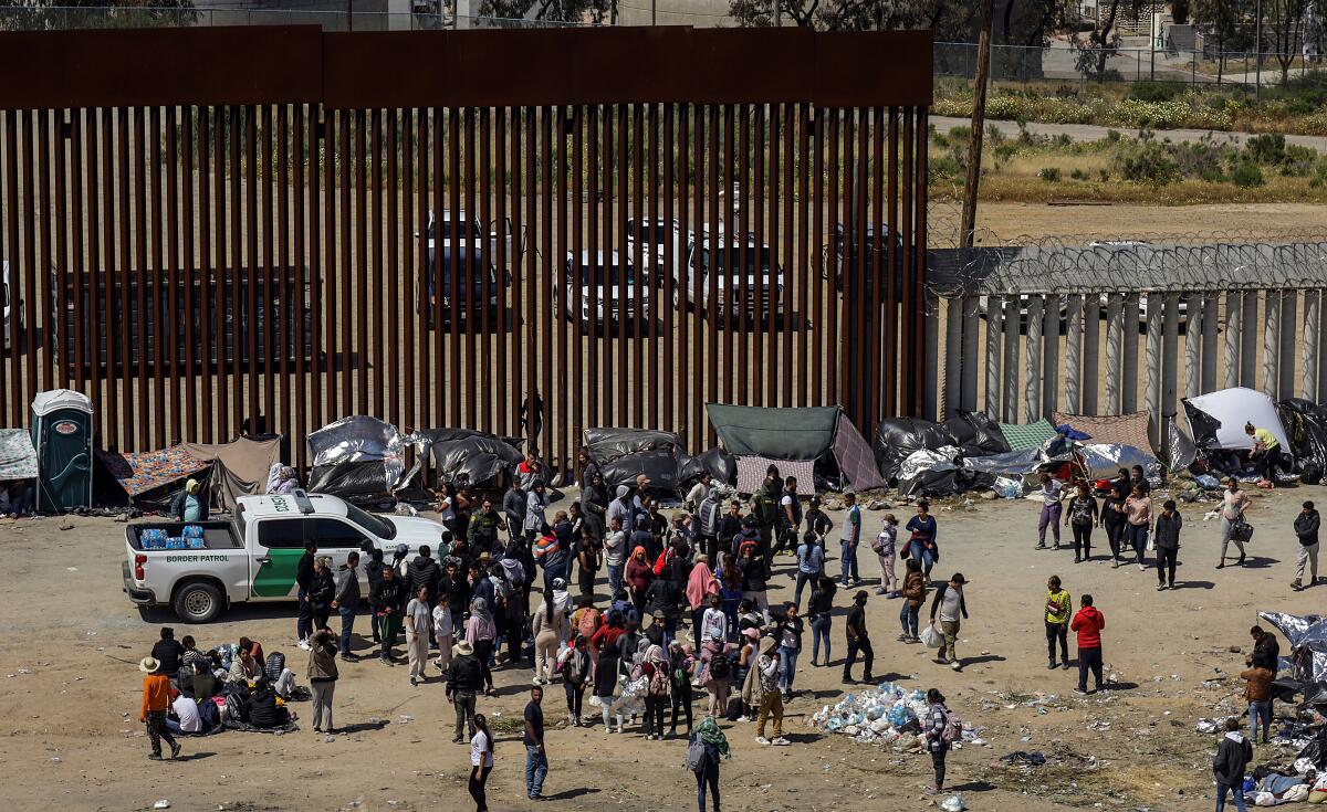 Biden y Trump visitarán la frontera de Estados Unidos con México en Texas este jueves Biden y Trump visitarán la frontera de Estados Unidos con México en Texas este jueves