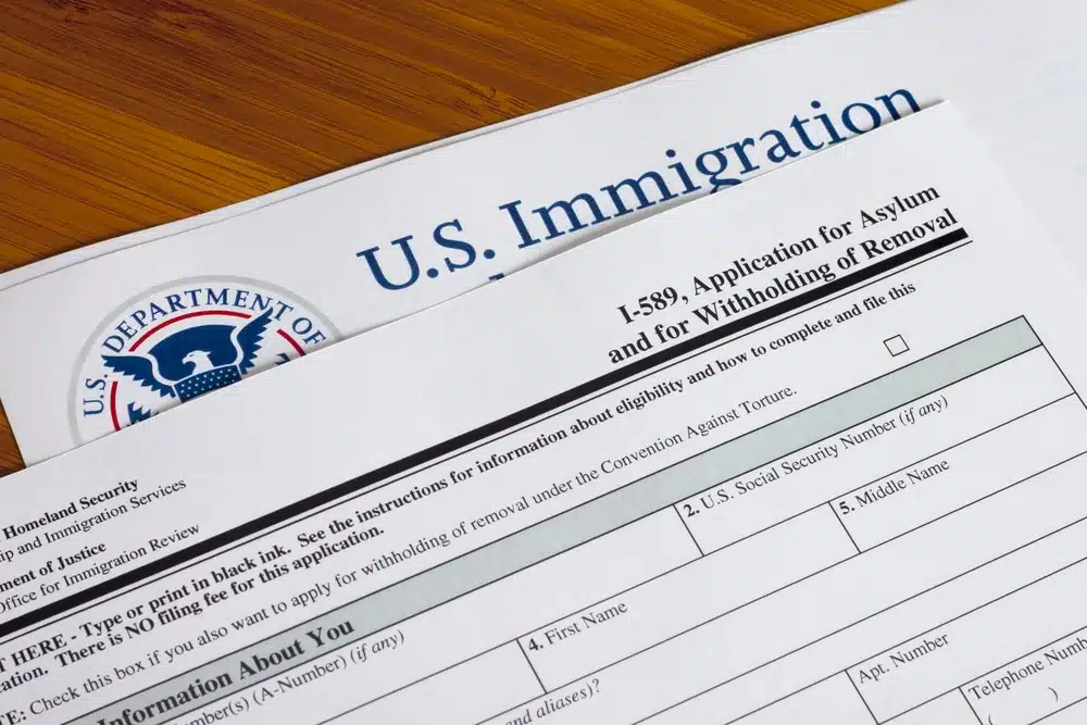 Congresistas latinos piden que la agencia de inmigración otorgue traducciones certificadas Congresistas latinos piden que la agencia de inmigración otorgue traducciones certificadas