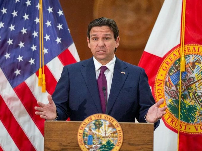 El gobernador de Florida firma el proyecto de ley que prohíbe a los niños menores de 13 años crear cuentas en las redes sociales El gobernador de Florida firma el proyecto de ley que prohíbe a los niños menores de 13 años crear cuentas en las redes sociales