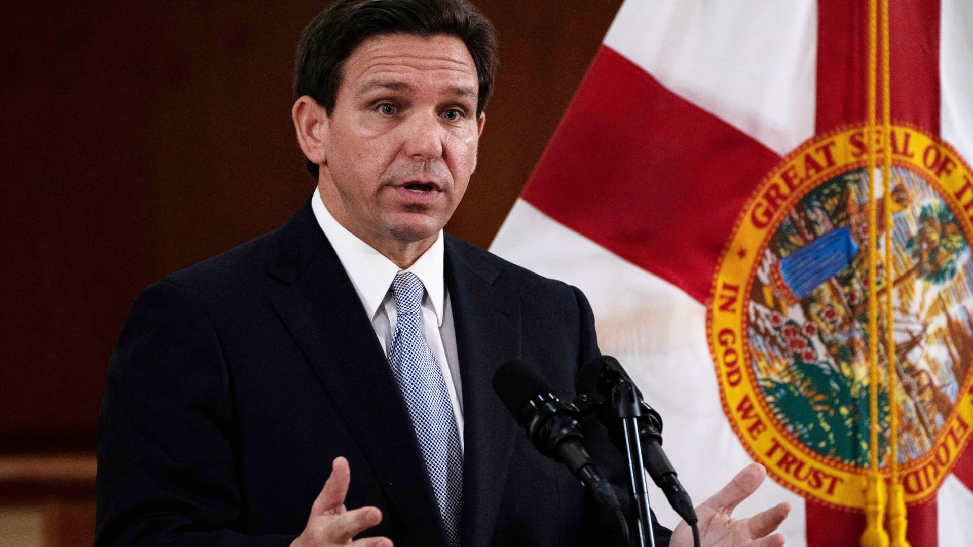 El gobernador de Florida anuncia nuevas medidas contra la migración indocumentada El gobernador de Florida anuncia nuevas medidas contra la migración indocumentada