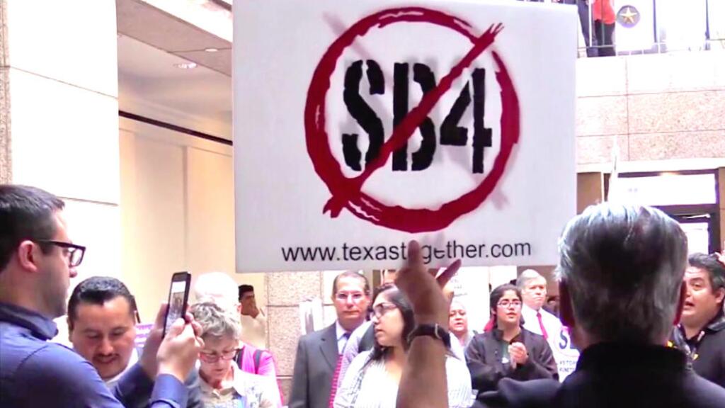 Juez federal bloquea la ley SB4 de Texas que busca arrestar a migrantes que entren al estado de manera ilegal Juez federal bloquea la ley SB4 de Texas que busca arrestar a migrantes que entren al estado de manera ilegal