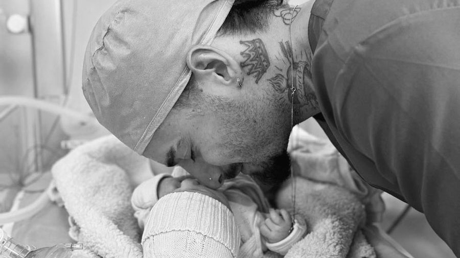 Maluma revela las primeras fotos de su hija París Maluma revela las primeras fotos de su hija París