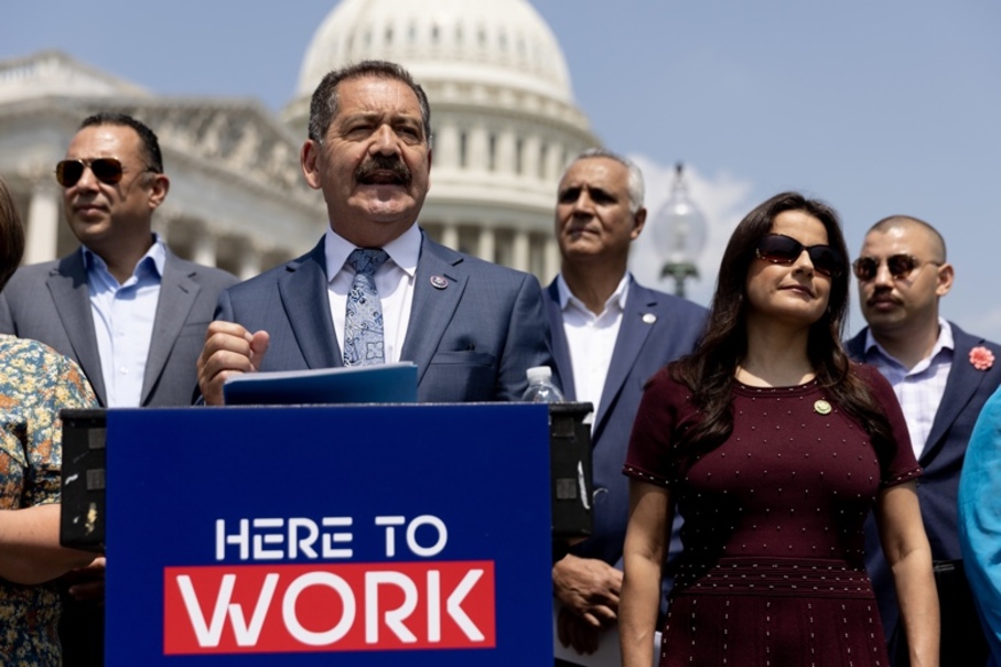 Congresistas demócratas piden al Gobierno de Biden permisos de trabajo para “todos” los indocumentados Congresistas demócratas piden al Gobierno de Biden permisos de trabajo para “todos” los indocumentados