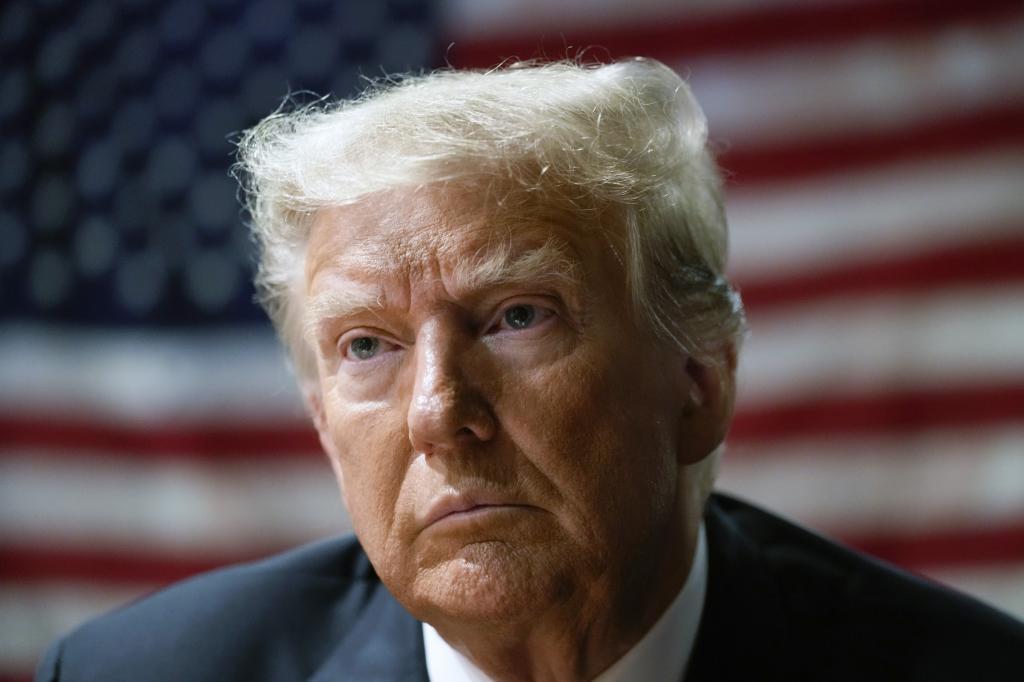 Trump advierte que si gana usará policía local para deportar migrantes indocumentados Trump advierte que si gana usará policía local para deportar migrantes indocumentados