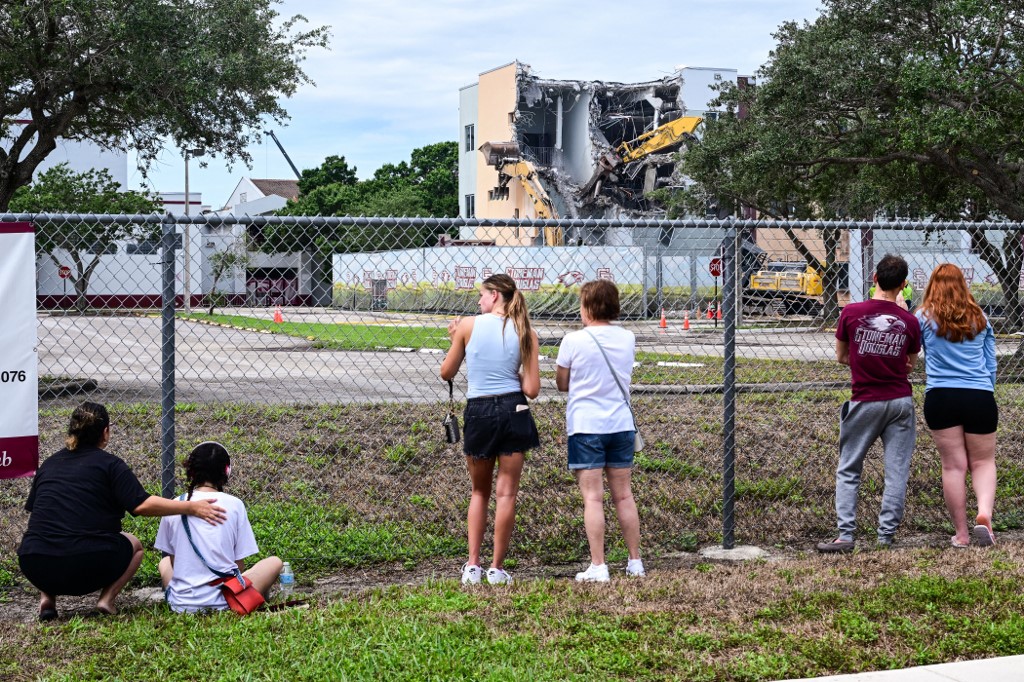 Inicia la demolición del edificio de la escuela secundaria en Parkland donde ocurrió una masacre en 2018 Inicia la demolición del edificio de la escuela secundaria en Parkland donde ocurrió una masacre en 2018