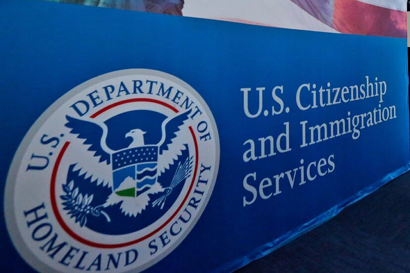 USCIS da inicio al nuevo programa “Parole in place” que beneficiara a cónyugues e hijastros de ciudadanos estadounidenses