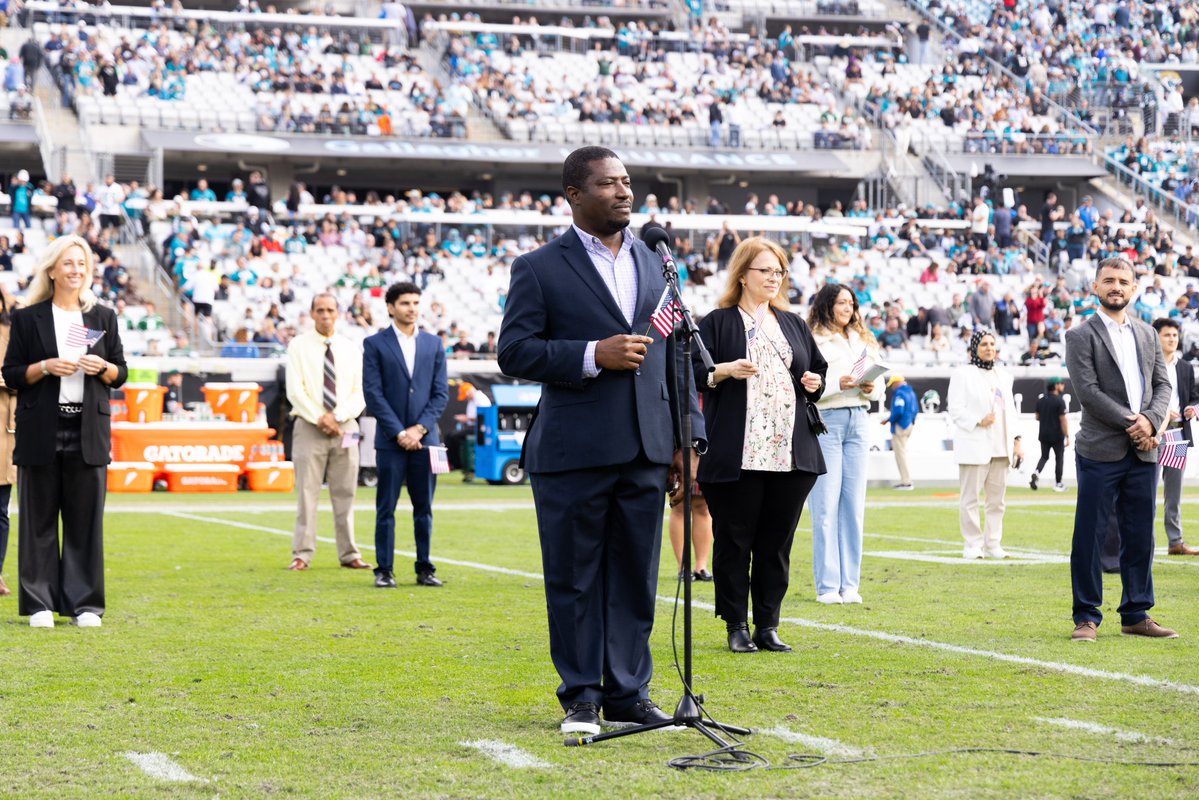 Los Jacksonville Jaguars organizaron la 7° ceremonia anual de naturalización Los Jacksonville Jaguars organizaron la 7° ceremonia anual de naturalización