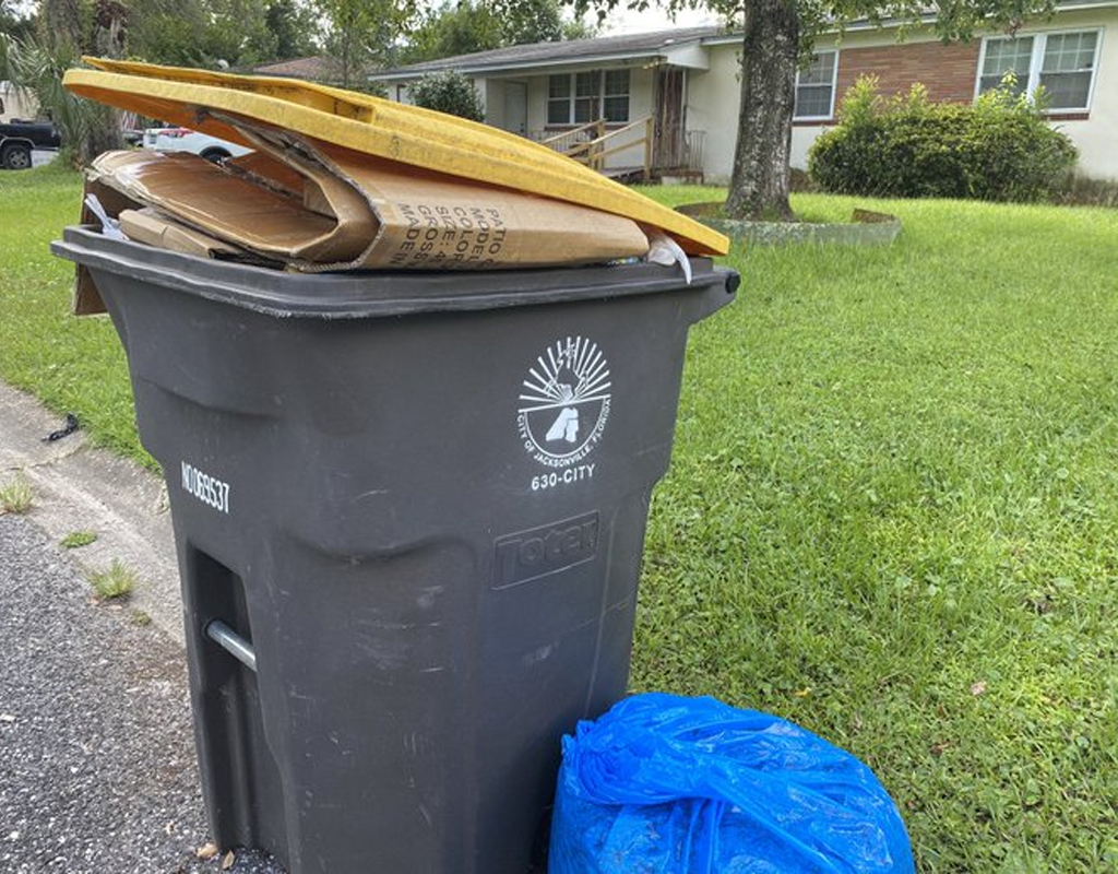 El Ayuntamiento de Jacksonville votó a favor de aumentar las tarifas de recolección de basura y reciclaje residencial El Ayuntamiento de Jacksonville votó a favor de aumentar las tarifas de recolección de basura y reciclaje residencial