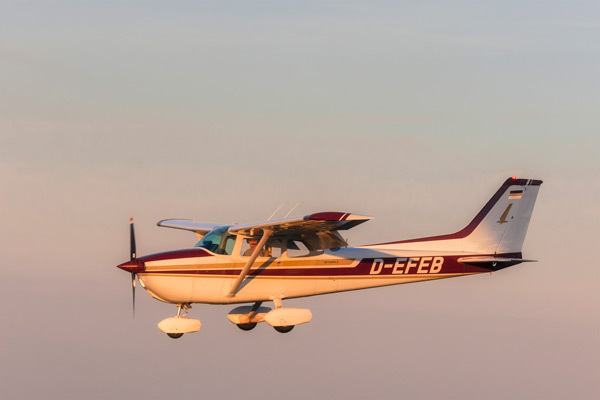 Otro accidente aéreo!! Dos aviones pequeños chocan en el aire en Arizona