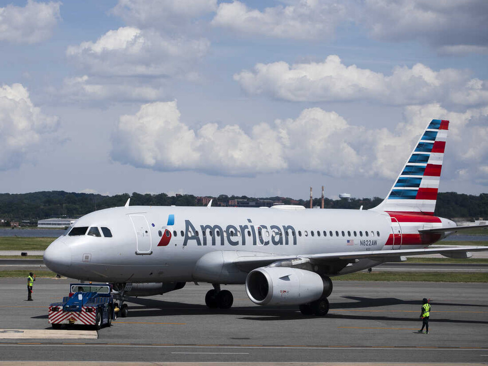 Un vuelo de American Airlines tuvo que ser evacuado en Georgia tras reportarse humo en la cabina Un vuelo de American Airlines tuvo que ser evacuado en Georgia tras reportarse humo en la cabina