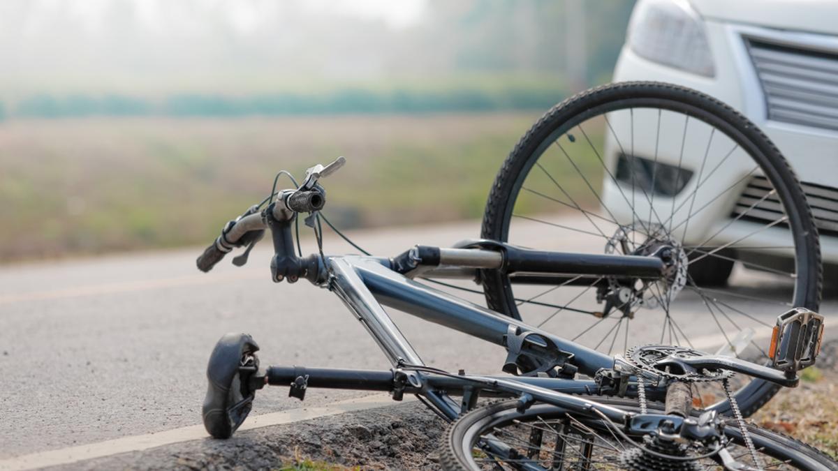 Fallece mujer atropellada mientras andaba en bicicleta en Blanding Boulevard