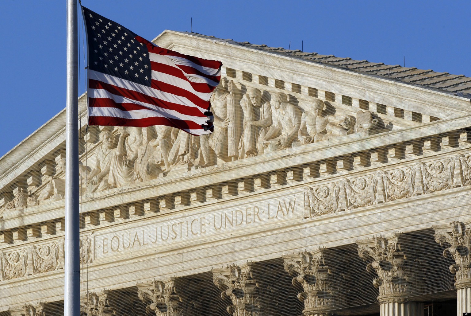 Corte Suprema permite a Trump reiniciar, por ahora, deportación rápida de inmigrantes a terceros países Corte Suprema permite a Trump reiniciar, por ahora, deportación rápida de inmigrantes a terceros países