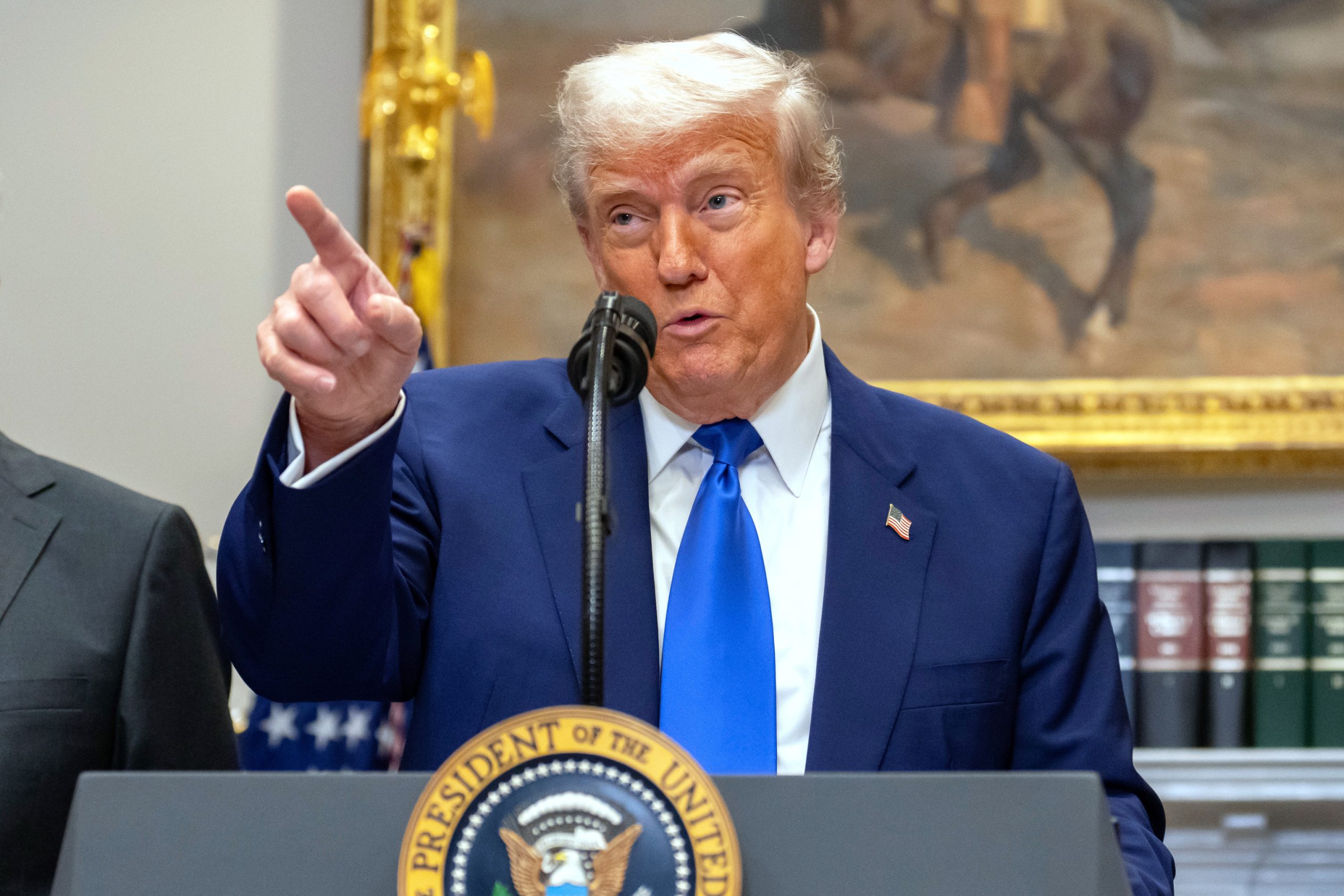 Trump firma prohibición del ingreso a EE.UU. para 12 países y restricciones para otros 7, incluidos Cuba y Venezuela Trump firma prohibición del ingreso a EE.UU. para 12 países y restricciones para otros 7, incluidos Cuba y Venezuela