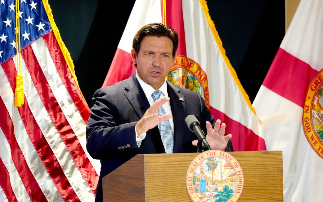 El gobernador DeSantis critica el programa de visas H-1B El gobernador DeSantis critica el programa de visas H-1B