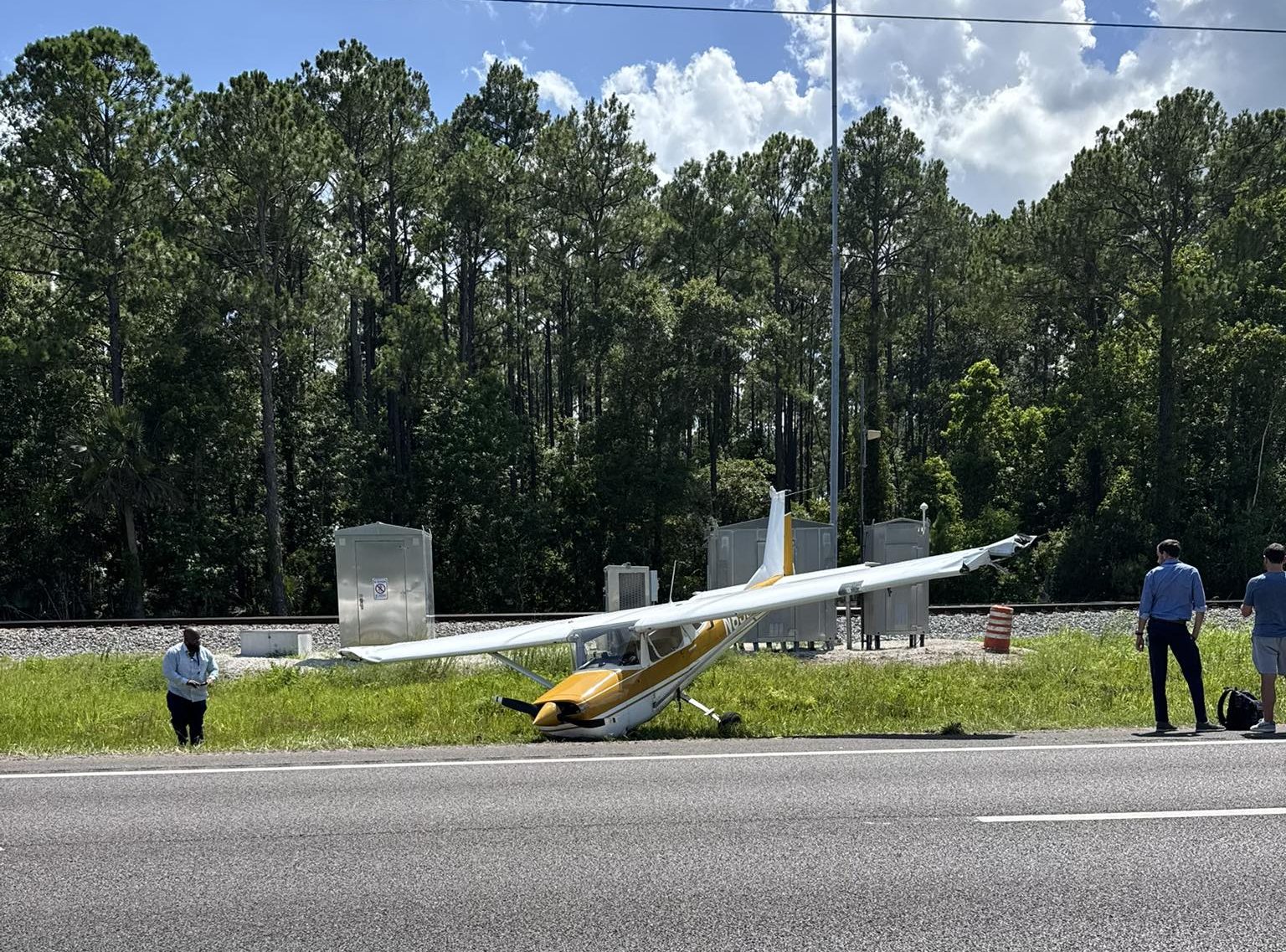 Avión aterriza DE EMERGENCIA en la US 1 cerca del aeropuerto de St. Augustine