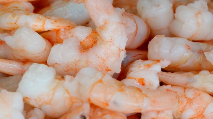 La FDA advirtió a la población de 13 estados no comer, vender o servir ciertos lotes de camarones vendidos en tiendas de Walmart por riesgos de contaminación radiactiva 