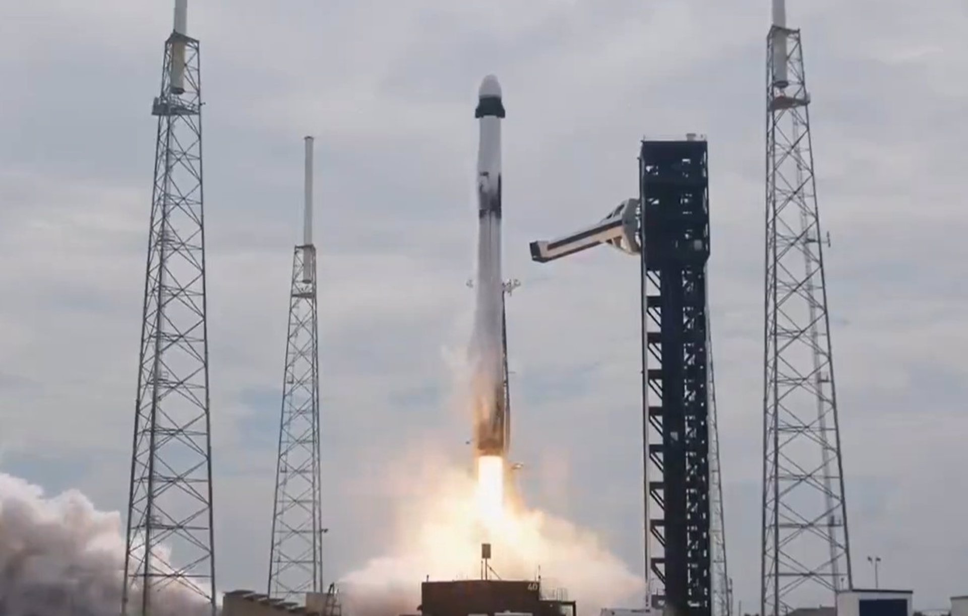 Fin de semana festivo: SpaceX planea lanzar el cohete Falcon 9 con varios satélites Starlink desde Cabo Cañaveral