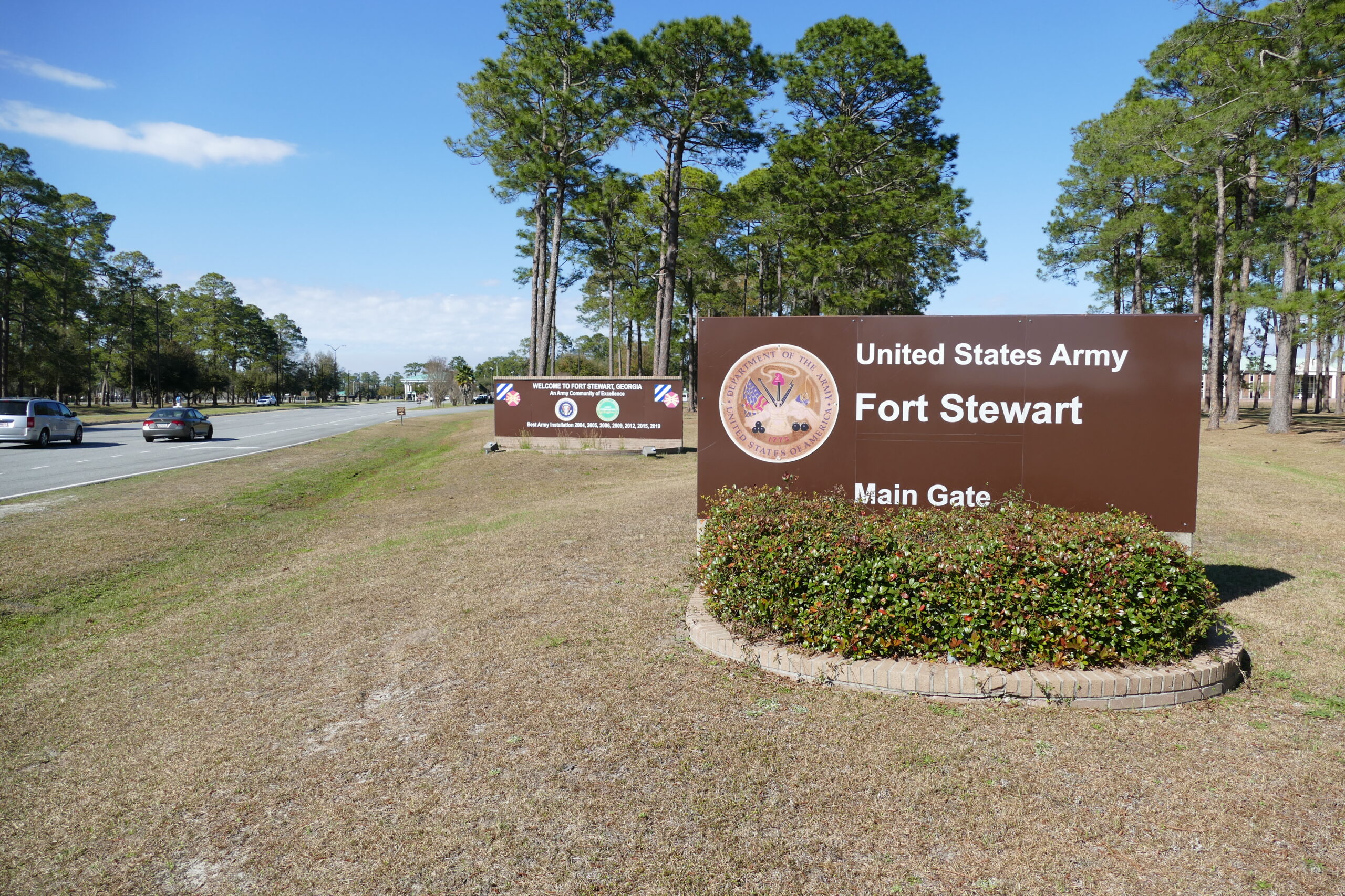 Cierran base Fort Stewart por tiroteo activo Cierran base Fort Stewart por tiroteo activo
