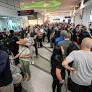 FILAS DE HASTA 3 HORAS EN AEROPUERTOS DE EE. UU.