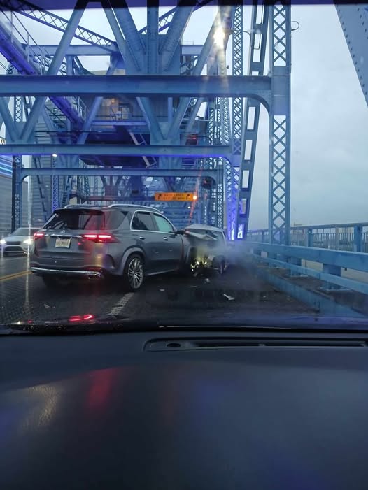 ACCIDENTE PARALIZA EL MAIN STREET BRIDGE EN HORA PICO