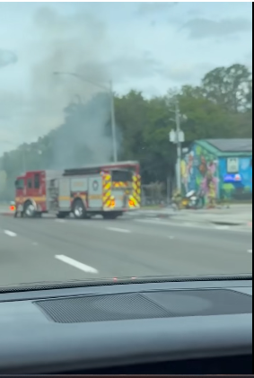Una ambulancia en llamas? Jacksonville, Difícil de creer… Una ambulancia en llamas? Jacksonville, Difícil de creer…