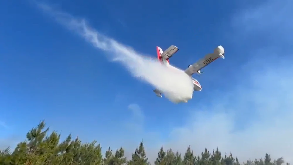 El incendio forestal Clay-Putnam crece ligeramente a medida que el humo cubre el noreste de Florida