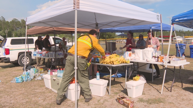 Hilliard Little League organiza una cena de espagueti para los socorristas que luchan contra dos incendios forestales