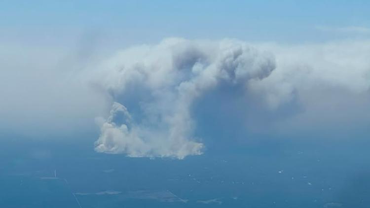 Estudiantes y residentes del condado de Brantley recibieron órdenes de evacuar después de que un incendio forestal rompiera la contención | que saber