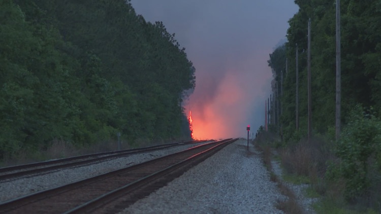 Actualizaciones en vivo | Grandes incendios forestales azotan el noreste de Florida y el sureste de Georgia