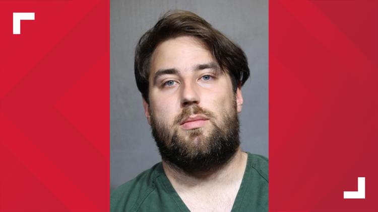 Ex maestra de primaria de la Academia de Ciencias de River City arrestada, acusada de preparar a un estudiante