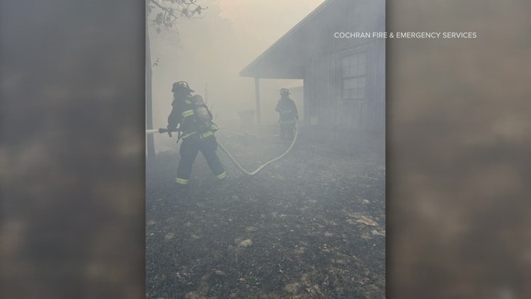 ‘Mucho miedo, mucho desconocimiento’ | Familias del condado de Brantley reconstruyendo después del incendio forestal de la autopista 82
