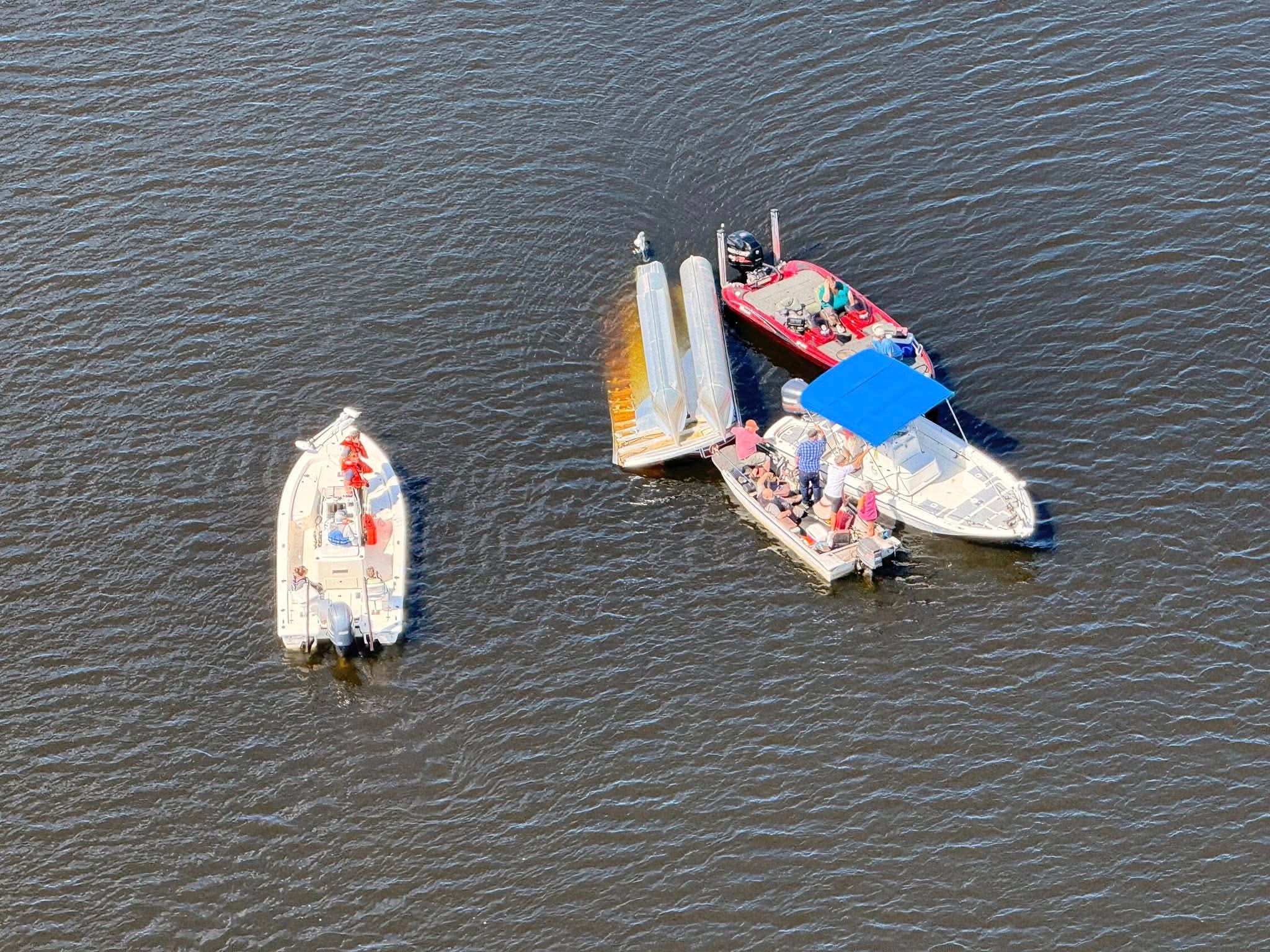 TRAGEDIA EN EL RÍO: SE VOLTEA EMBARCACIÓN EN SATSUMA