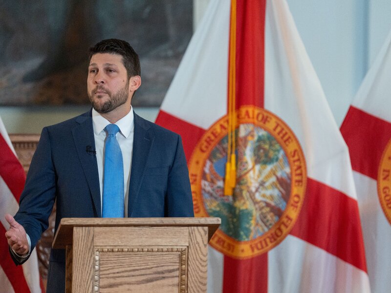 JACKSONVILLE ENFRENTA DEMANDA MILLONARIA POR LISTAS SECRETAS DE ARMAS