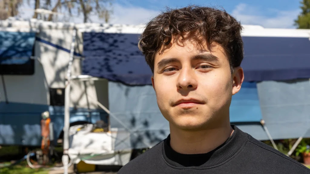 JOVEN DE JACKSONVILLE SE GRADÚA DE YALE Y DESTACA A NIVEL NACIONAL