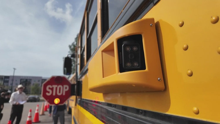 Los conductores enfrentan multas de 5 a medida que comienza la aplicación de la ley por infracciones en los autobuses escolares en el condado de Duval